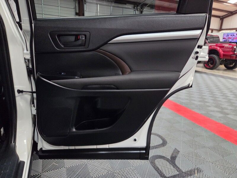 2019 Toyota Highlander LE 3rd Row 3.5L V6 Camera Michelin Tires FREE WARRANTY Call (682)587-6288 Arlington TX