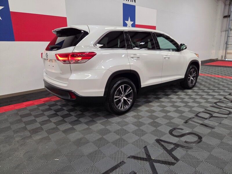 2019 Toyota Highlander LE 3rd Row 3.5L V6 Camera Michelin Tires FREE WARRANTY Call (682)587-6288 Arlington TX