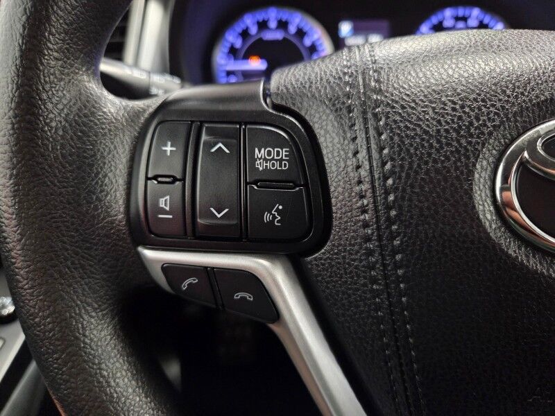 2019 Toyota Highlander LE 3rd Row 3.5L V6 Camera Michelin Tires FREE WARRANTY Call (682)587-6288 Arlington TX