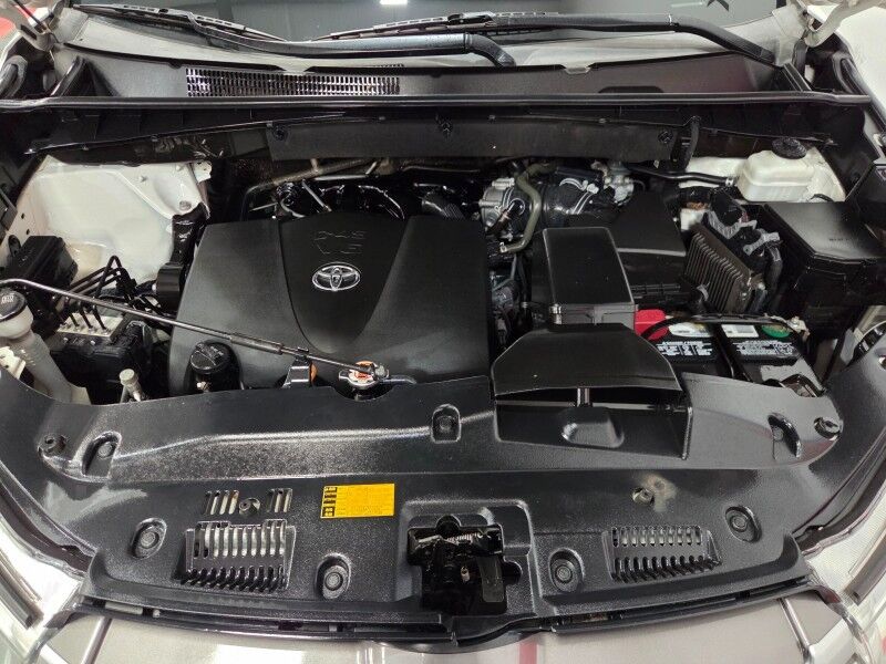 2019 Toyota Highlander LE 3rd Row 3.5L V6 Camera Michelin Tires FREE WARRANTY Call (682)587-6288 Arlington TX