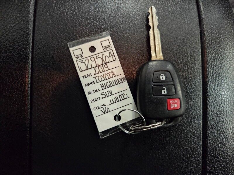 2019 Toyota Highlander LE 3rd Row 3.5L V6 Camera Michelin Tires FREE WARRANTY Call (682)587-6288 Arlington TX