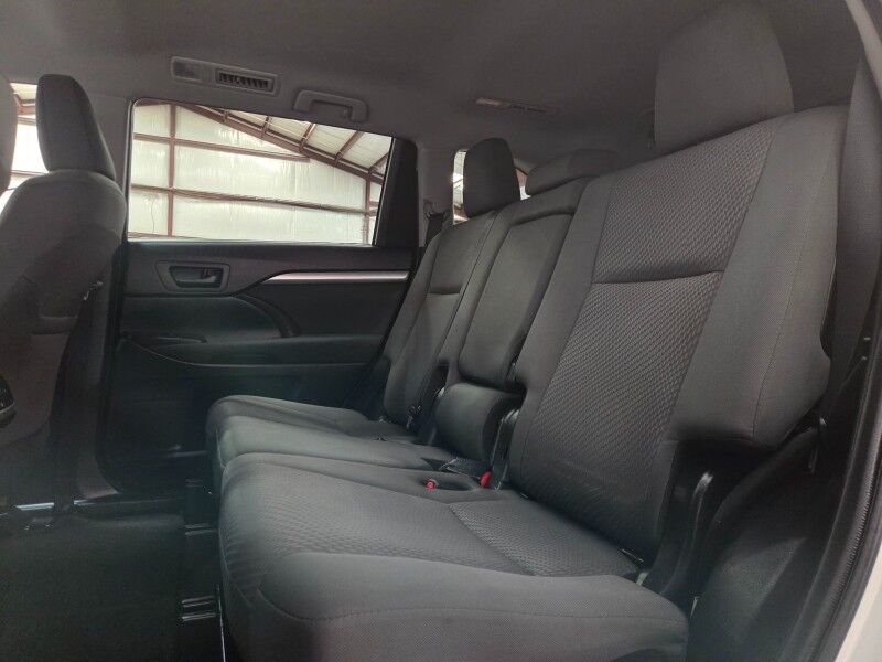 2019 Toyota Highlander LE 3rd Row 3.5L V6 Camera Michelin Tires FREE WARRANTY Call (682)587-6288 Arlington TX