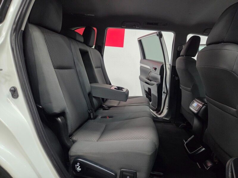 2019 Toyota Highlander LE 3rd Row 3.5L V6 Camera Michelin Tires FREE WARRANTY Call (682)587-6288 Arlington TX