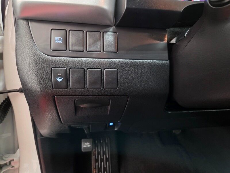 2019 Toyota Highlander LE 3rd Row 3.5L V6 Camera Michelin Tires FREE WARRANTY Call (682)587-6288 Arlington TX