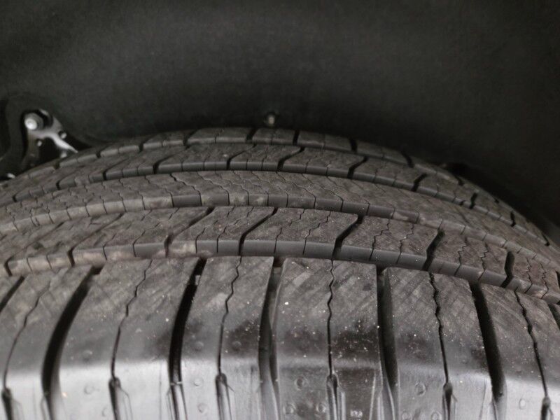 2019 Toyota Highlander LE 3rd Row 3.5L V6 Camera Michelin Tires FREE WARRANTY Call (682)587-6288 Arlington TX