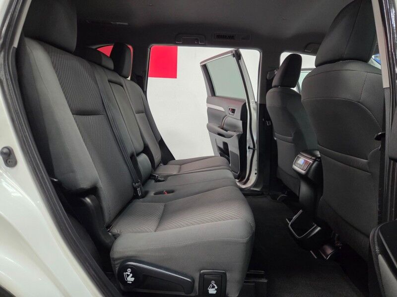 2019 Toyota Highlander LE 3rd Row 3.5L V6 Camera Michelin Tires FREE WARRANTY Call (682)587-6288 Arlington TX