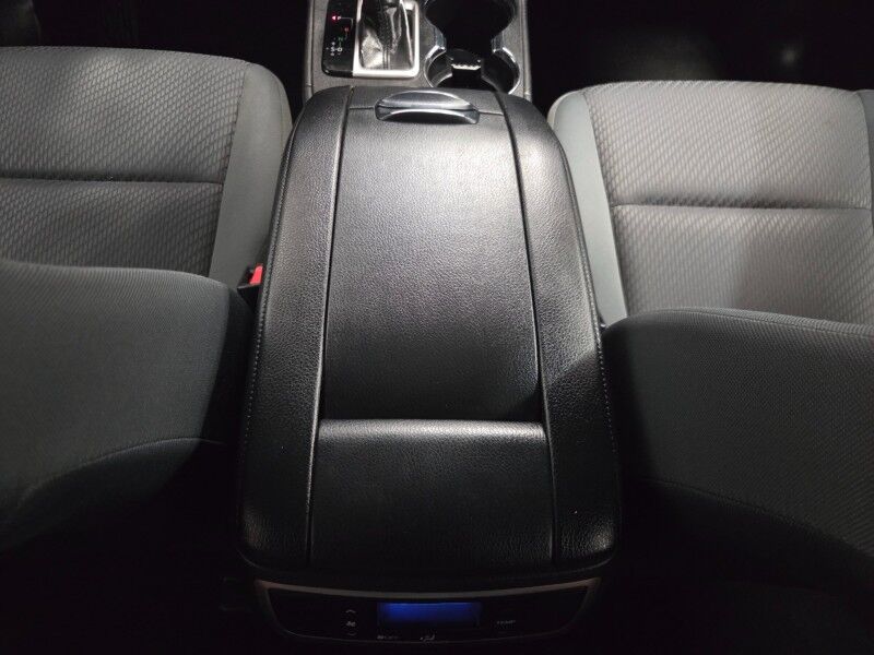 2019 Toyota Highlander LE 3rd Row 3.5L V6 Camera Michelin Tires FREE WARRANTY Call (682)587-6288 Arlington TX