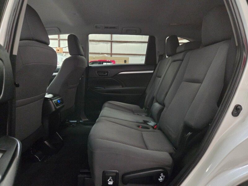 2019 Toyota Highlander LE 3rd Row 3.5L V6 Camera Michelin Tires FREE WARRANTY Call (682)587-6288 Arlington TX