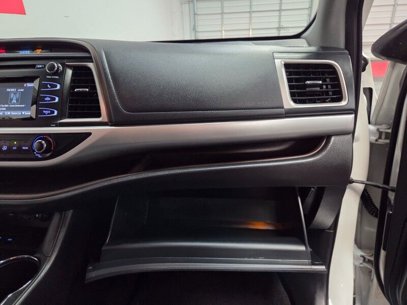 2019 Toyota Highlander LE 3rd Row 3.5L V6 Camera Michelin Tires FREE WARRANTY Call (682)587-6288 Arlington TX