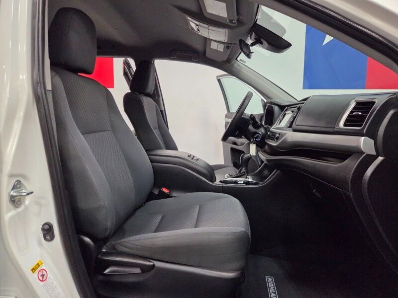 2019 Toyota Highlander LE 3rd Row 3.5L V6 Camera Michelin Tires FREE WARRANTY Call (682)587-6288 Arlington TX