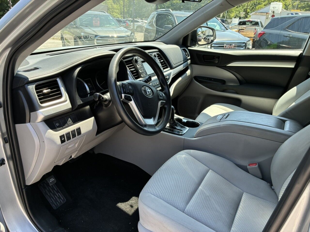 2019 Toyota Highlander LE Charlton MA