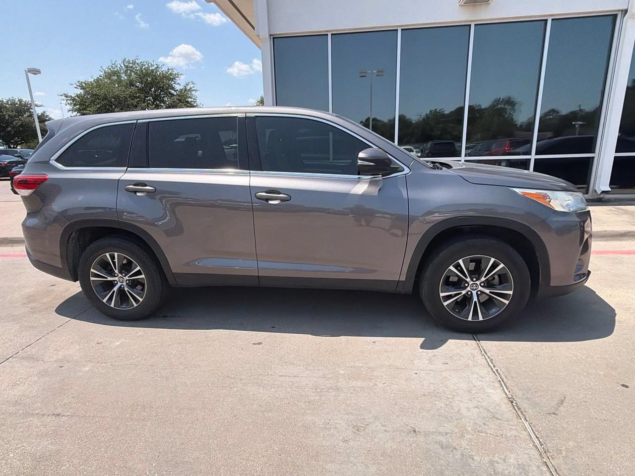 2019 Toyota Highlander LE Hurst TX