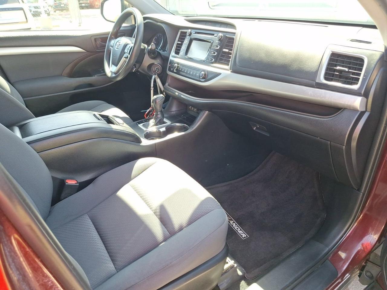 2019 Toyota Highlander LE Hurst TX