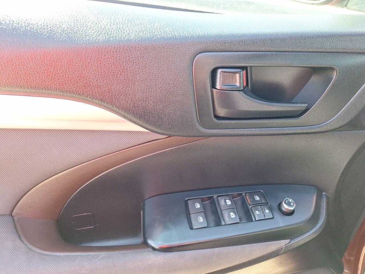 2019 Toyota Highlander LE Hurst TX