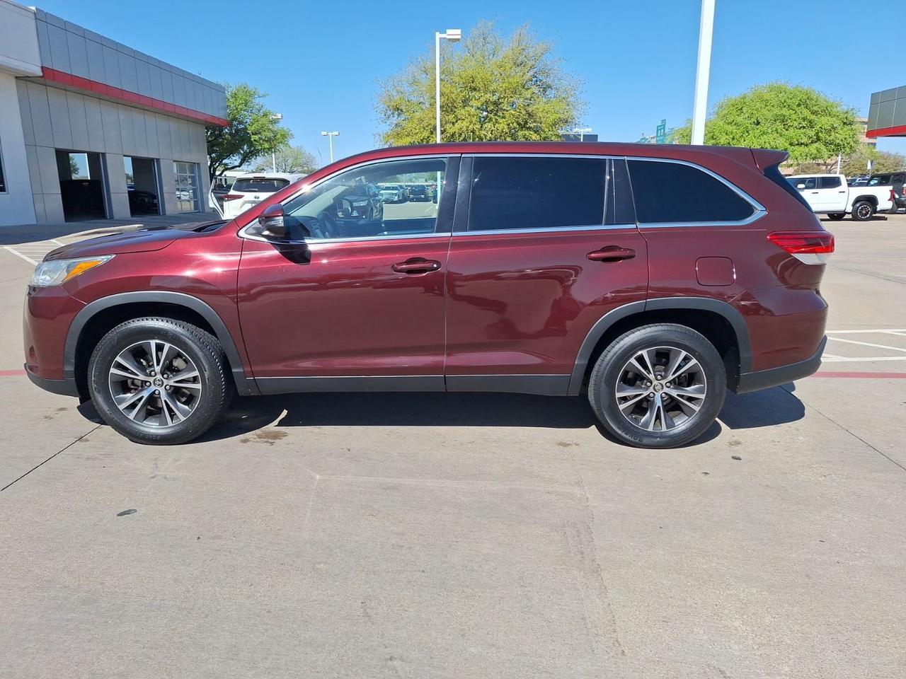2019 Toyota Highlander LE Hurst TX