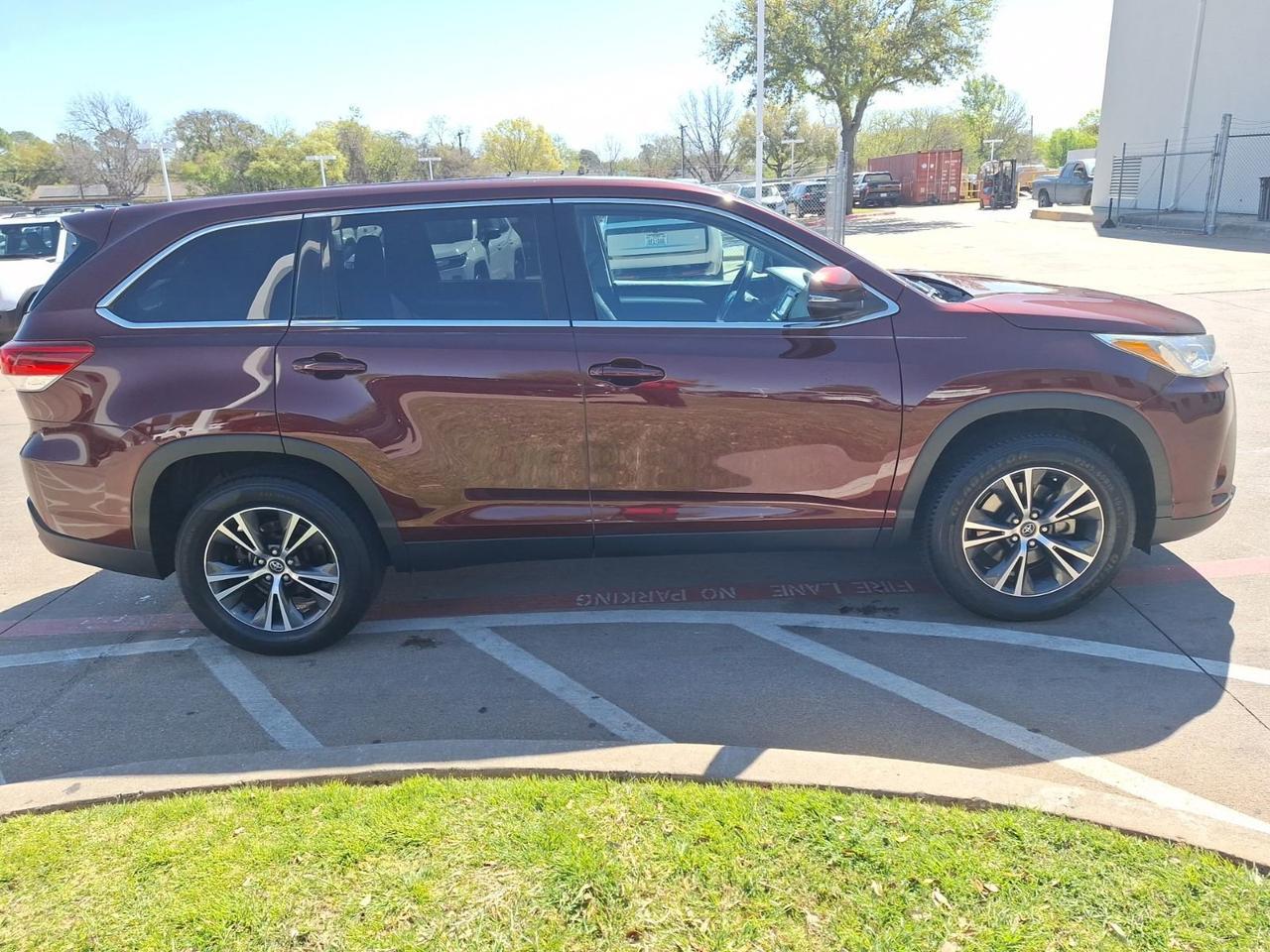 2019 Toyota Highlander LE Hurst TX