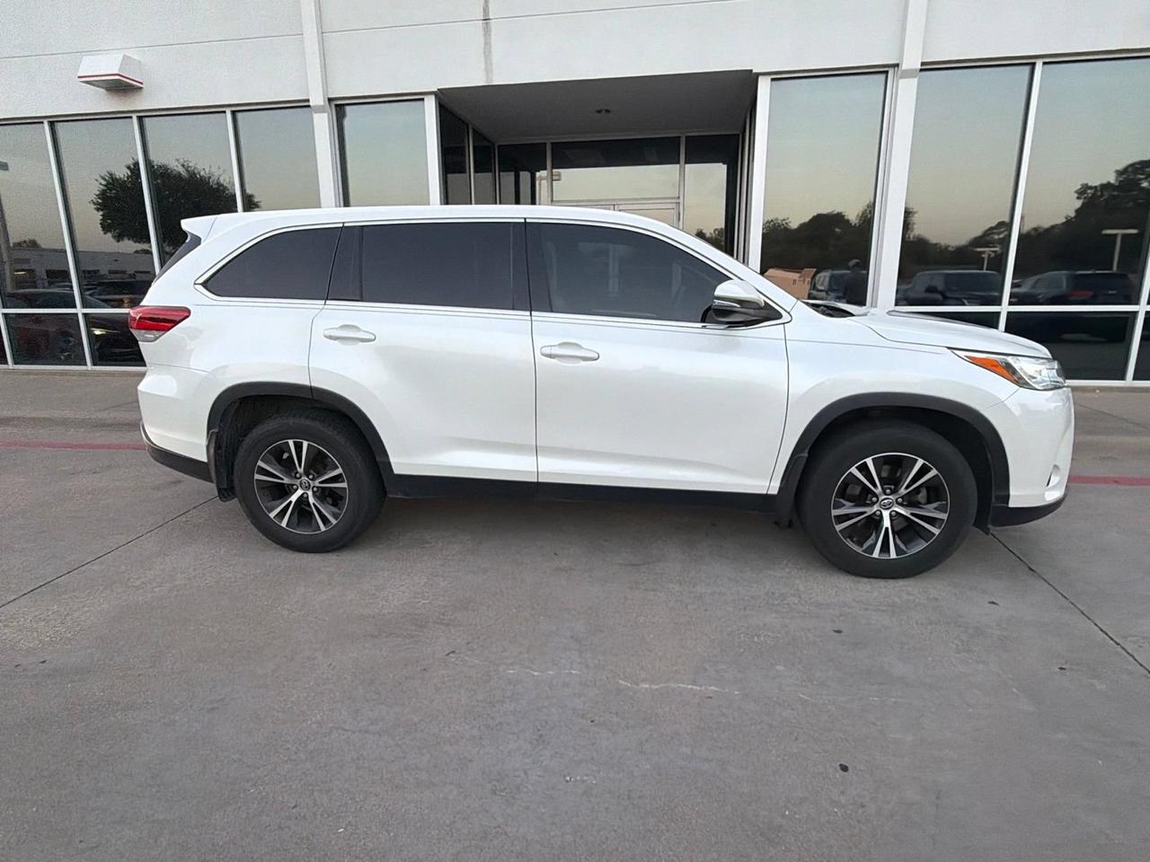 2019 Toyota Highlander LE Hurst TX