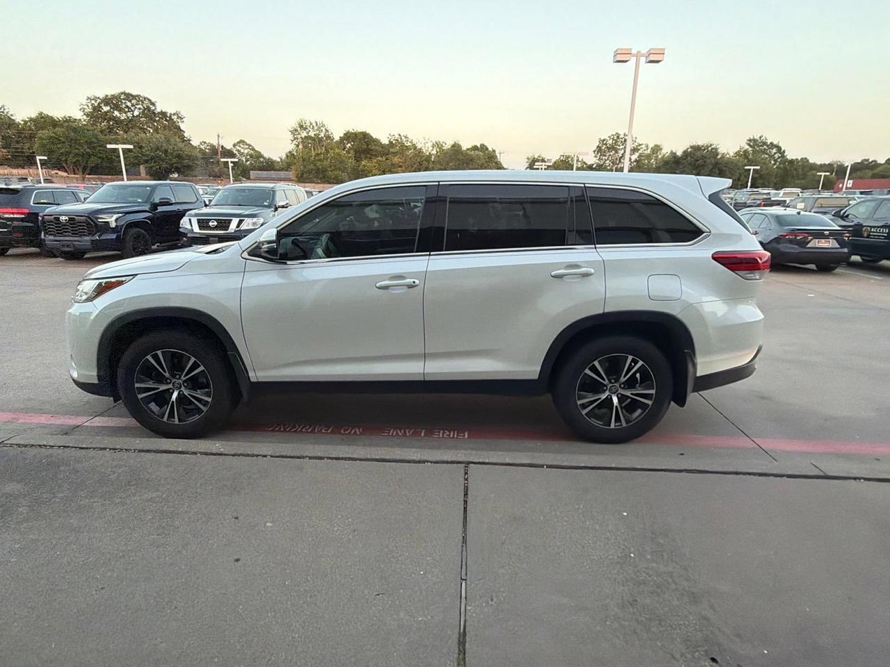 2019 Toyota Highlander LE Hurst TX