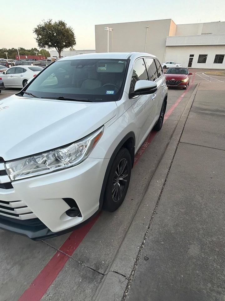 2019 Toyota Highlander LE Hurst TX