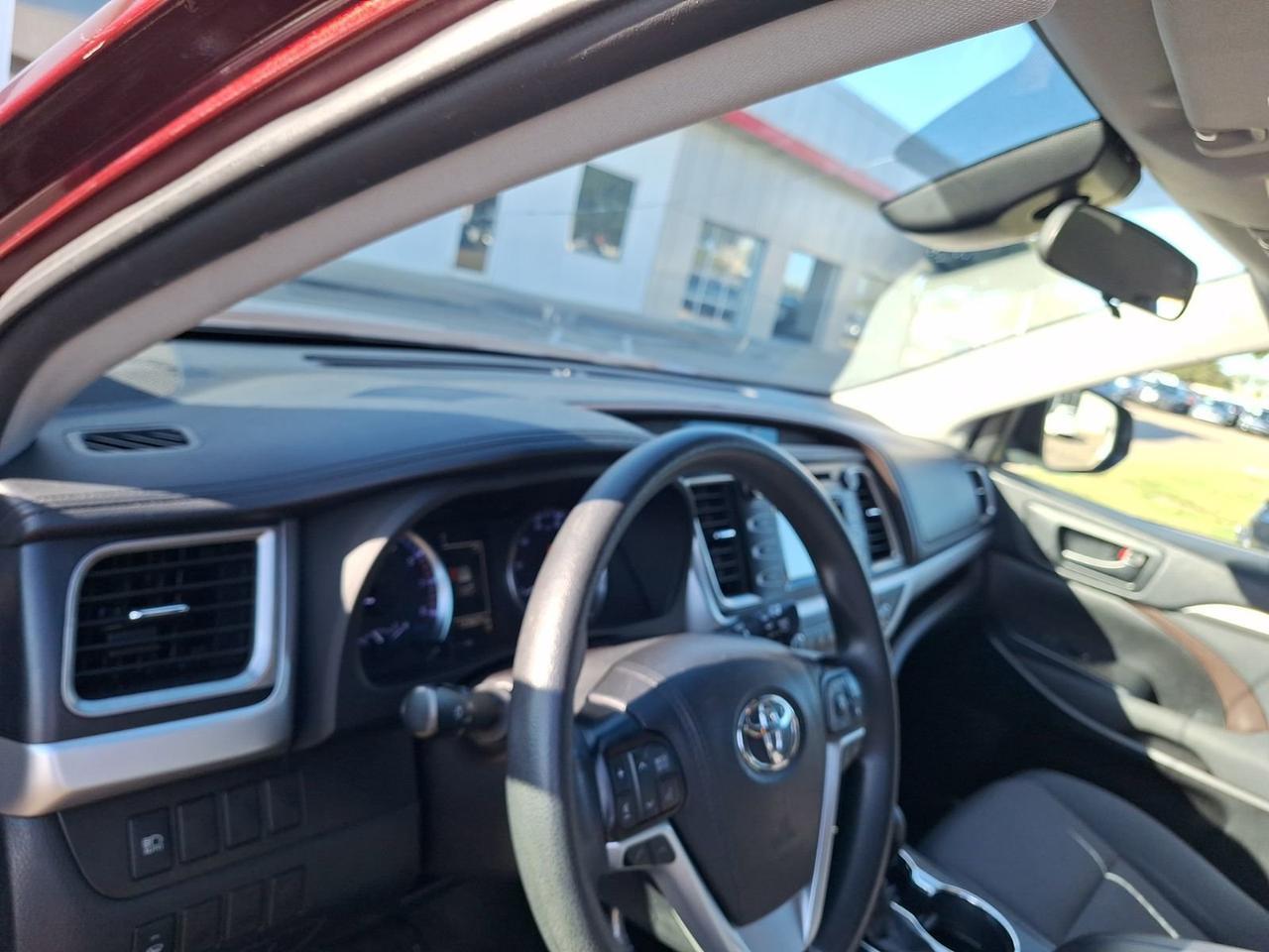 2019 Toyota Highlander LE Hurst TX