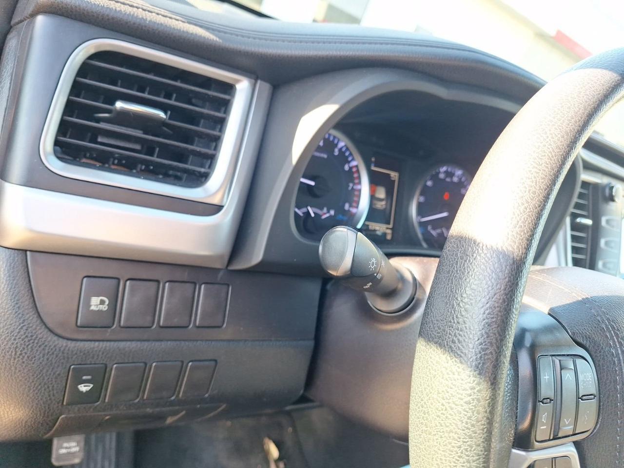 2019 Toyota Highlander LE Hurst TX