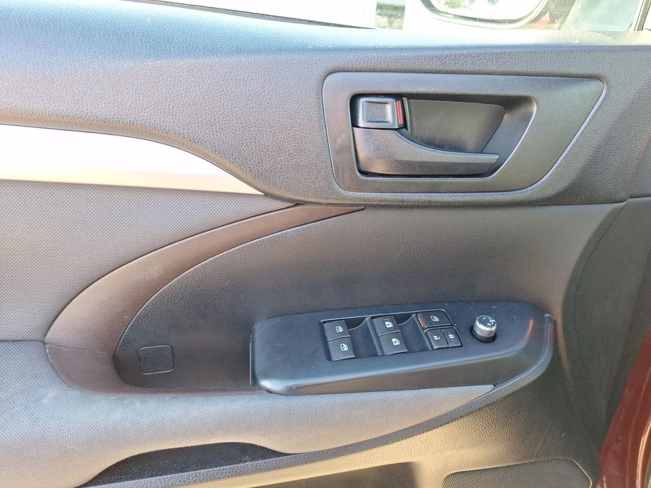 2019 Toyota Highlander LE Hurst TX