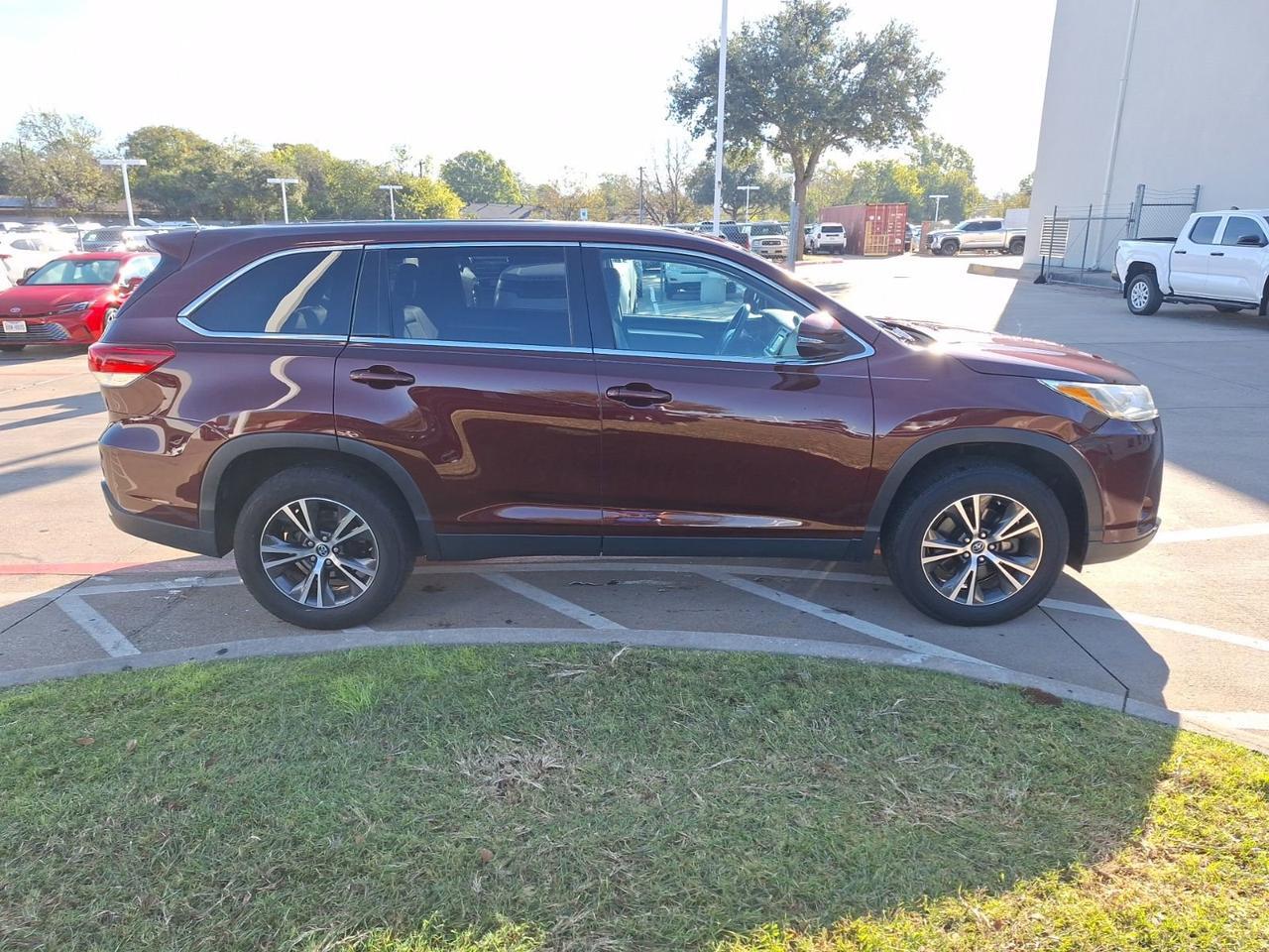 2019 Toyota Highlander LE Hurst TX