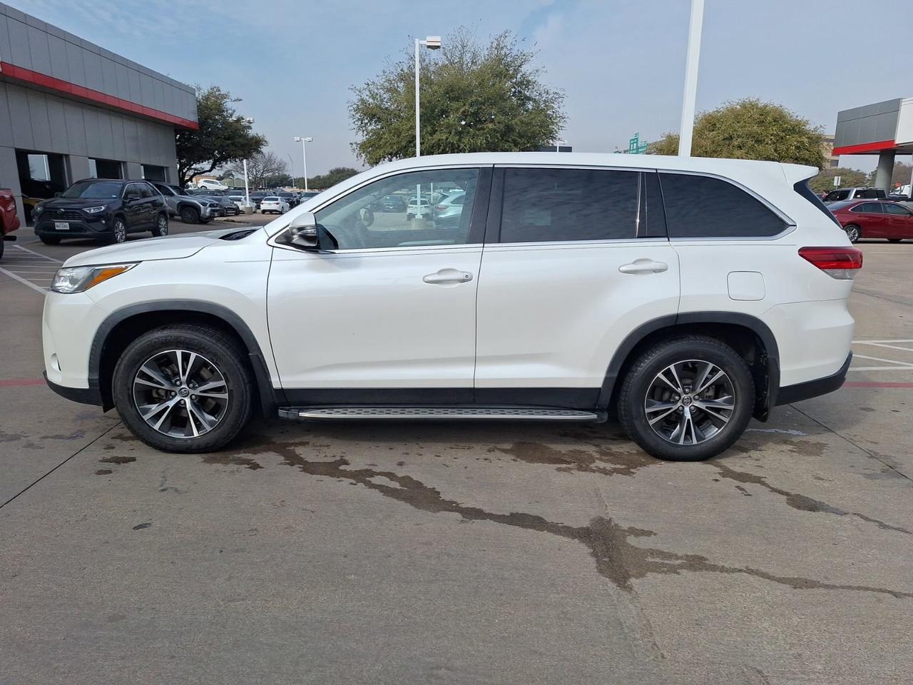 2019 Toyota Highlander LE Hurst TX