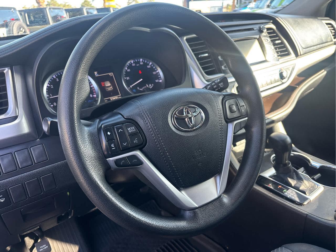2019 Toyota Highlander LE Irving TX