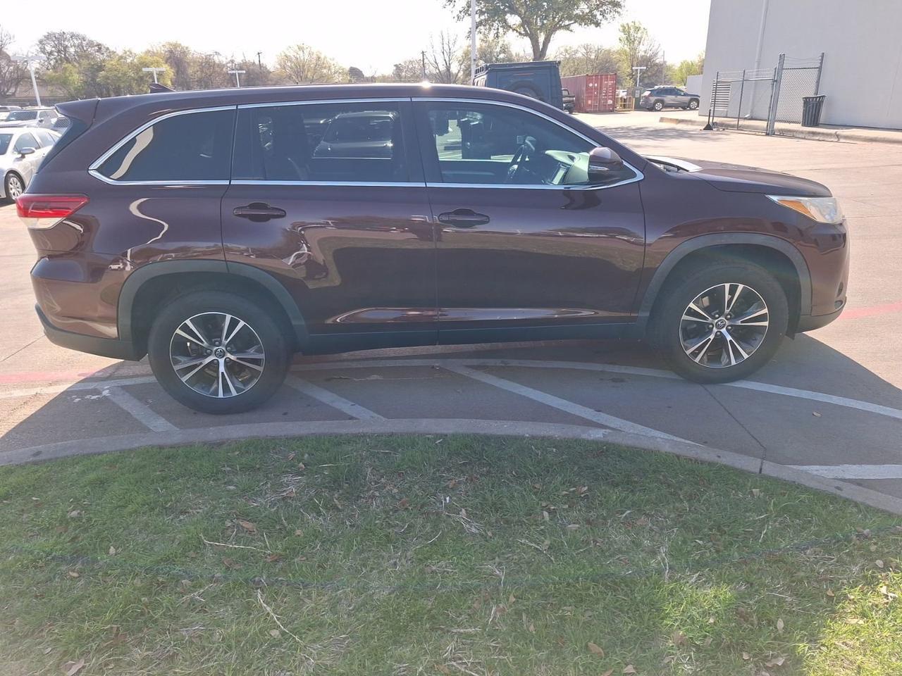 2019 Toyota Highlander LE Plus Hurst TX