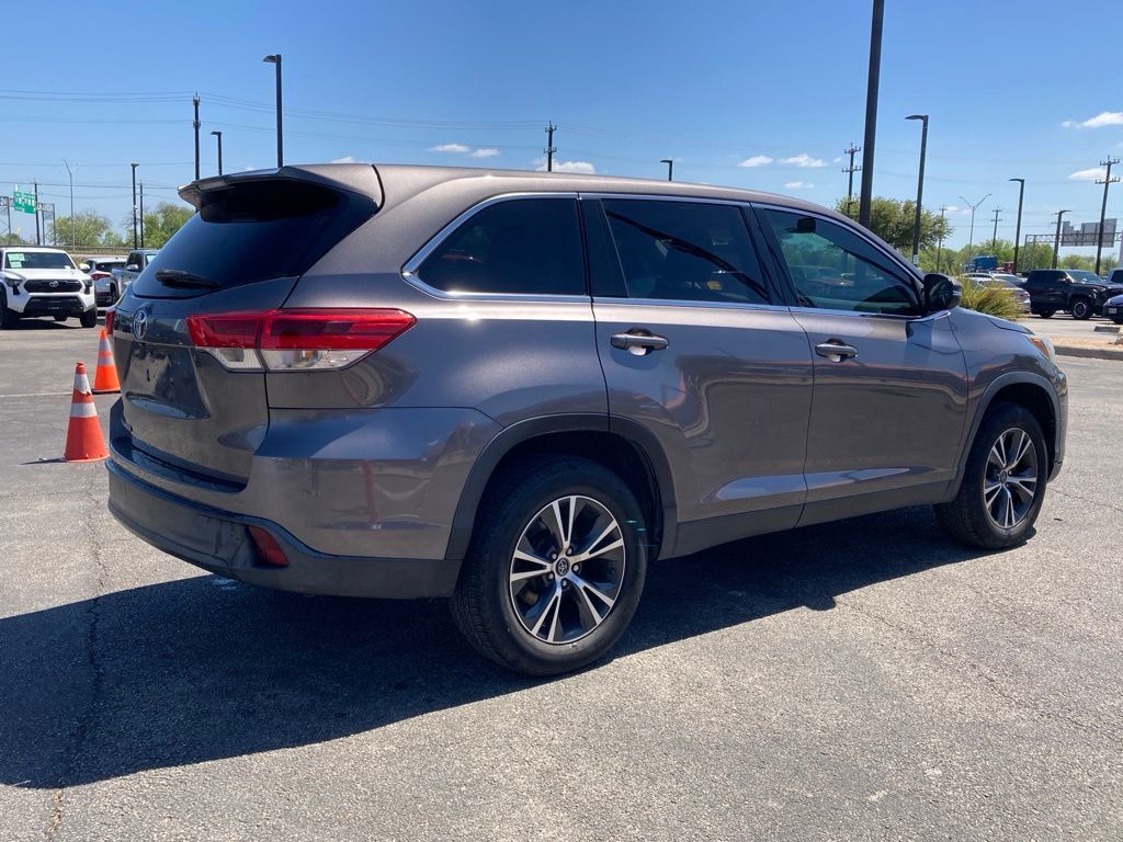 2019 Toyota Highlander LE