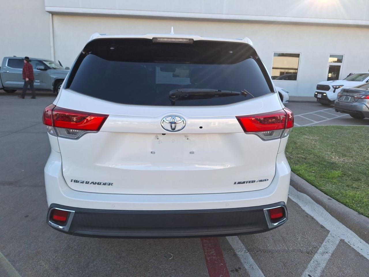 2019 Toyota Highlander Limited Hurst TX
