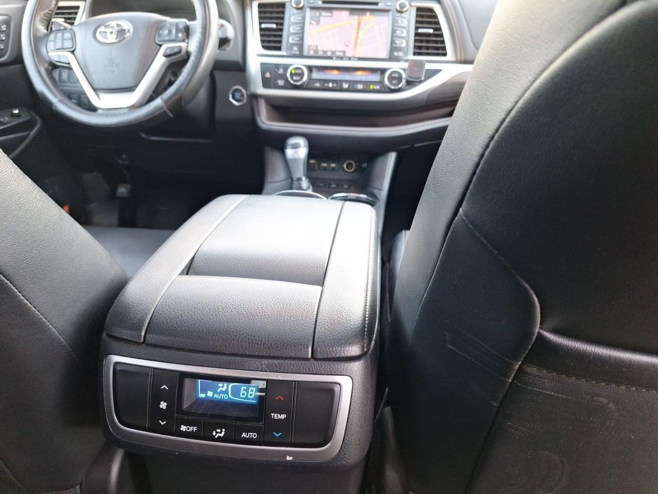 2019 Toyota Highlander Limited Hurst TX