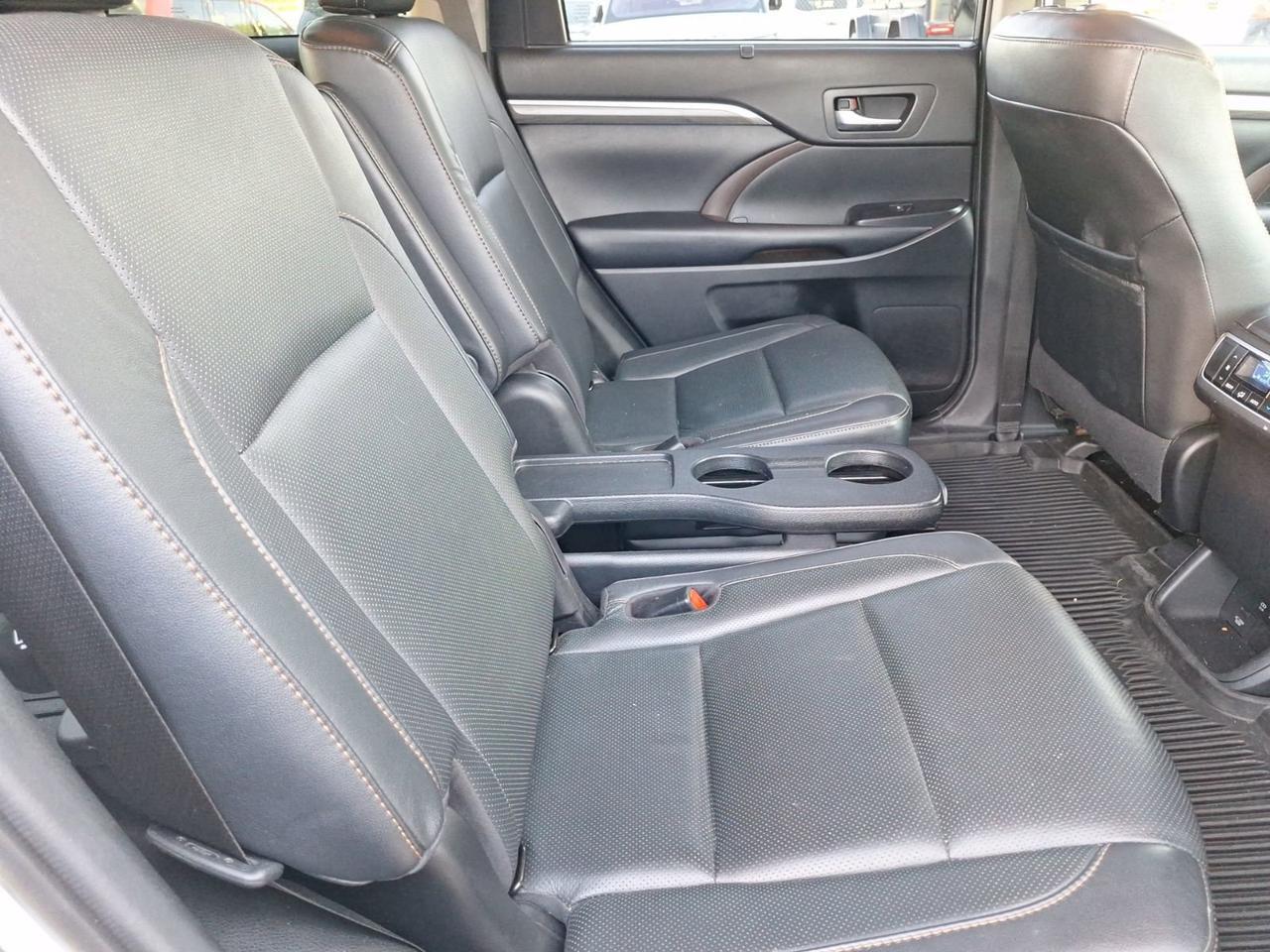 2019 Toyota Highlander Limited Hurst TX