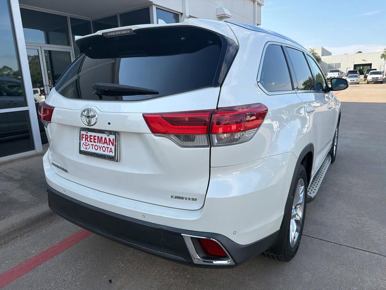 2019 Toyota Highlander Limited Hurst TX