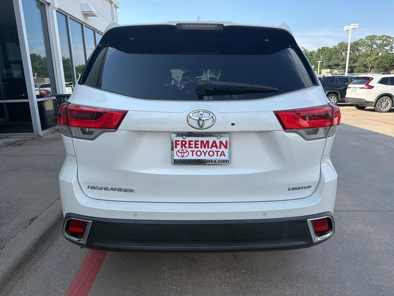 2019 Toyota Highlander Limited Hurst TX