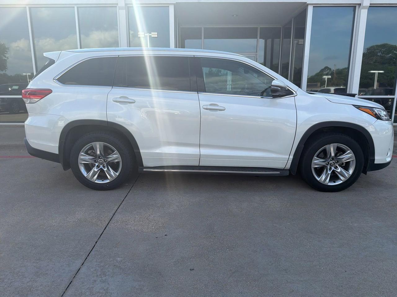 2019 Toyota Highlander Limited Hurst TX