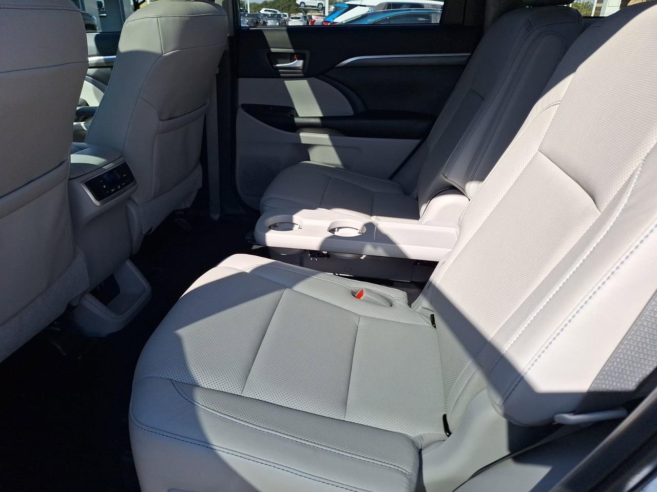 2019 Toyota Highlander Limited Hurst TX