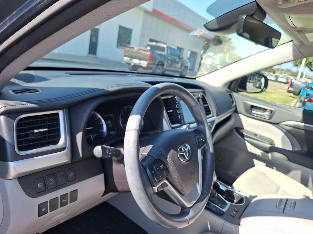2019 Toyota Highlander Limited Hurst TX