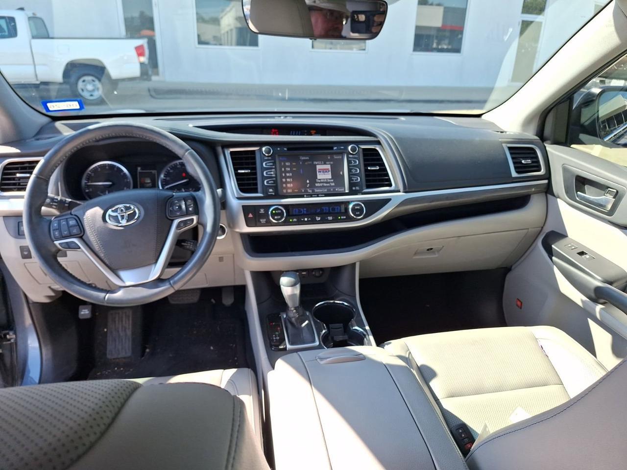 2019 Toyota Highlander Limited Hurst TX