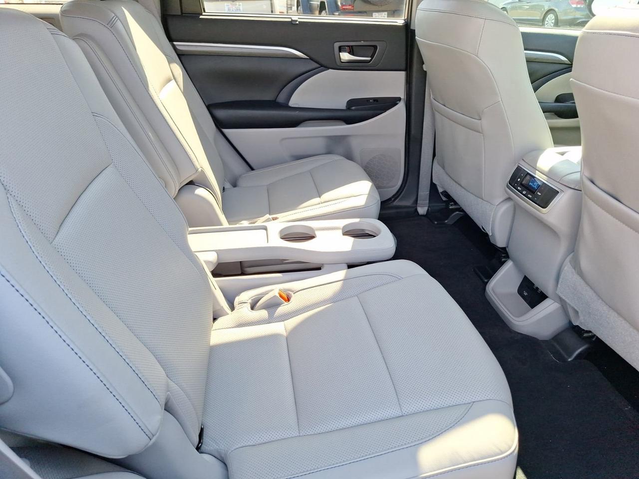 2019 Toyota Highlander Limited Hurst TX
