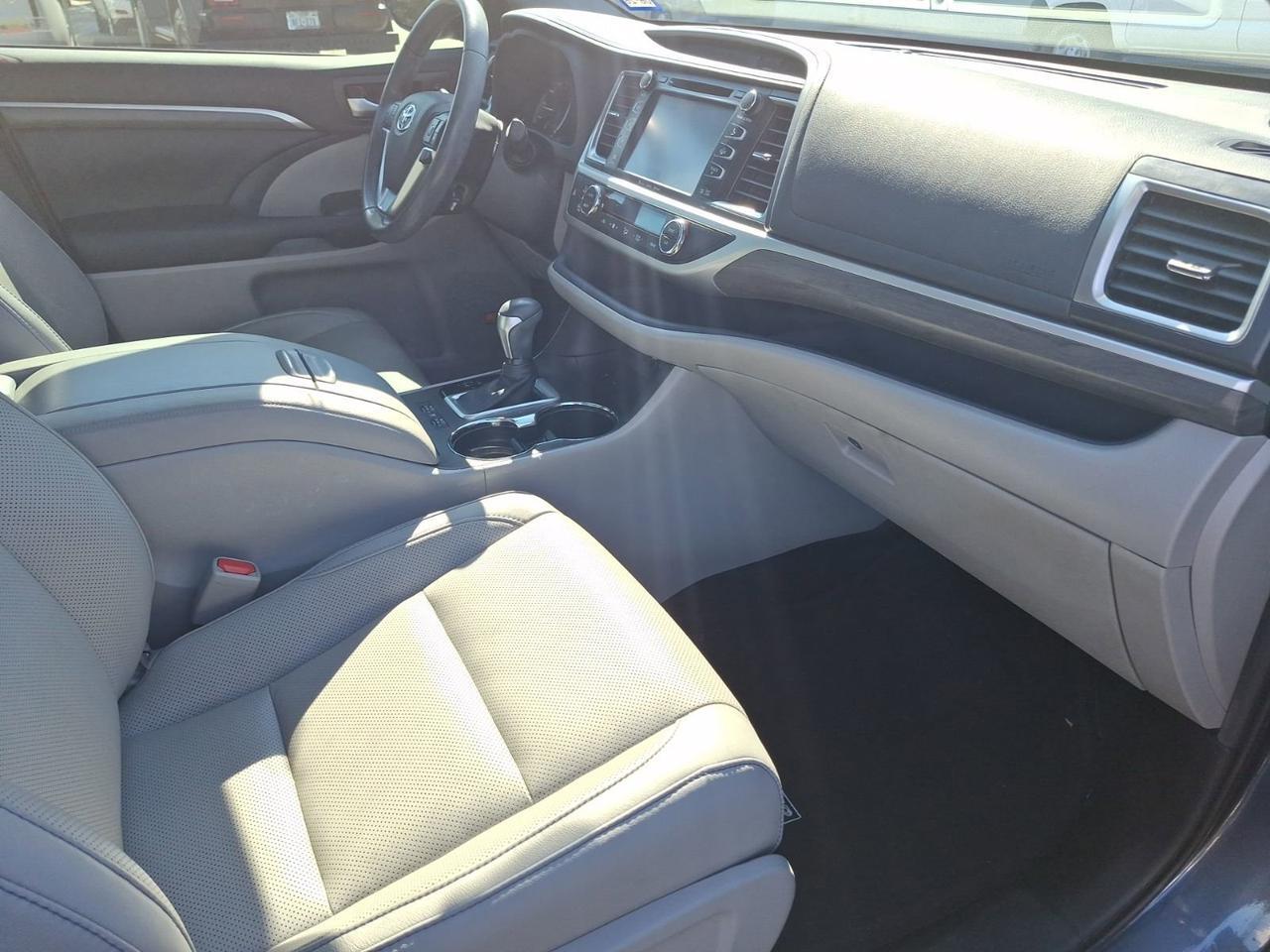 2019 Toyota Highlander Limited Hurst TX