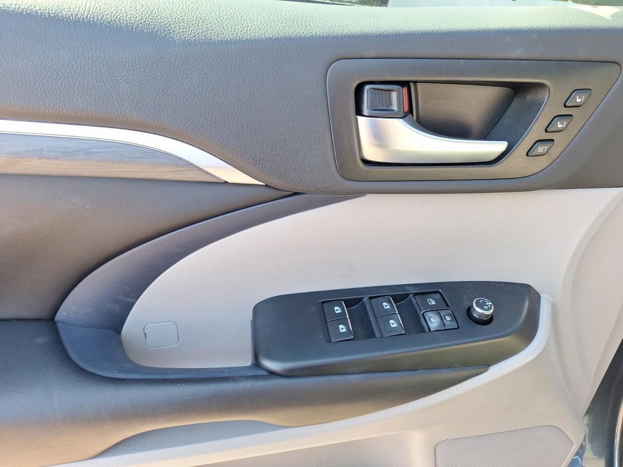 2019 Toyota Highlander Limited Hurst TX