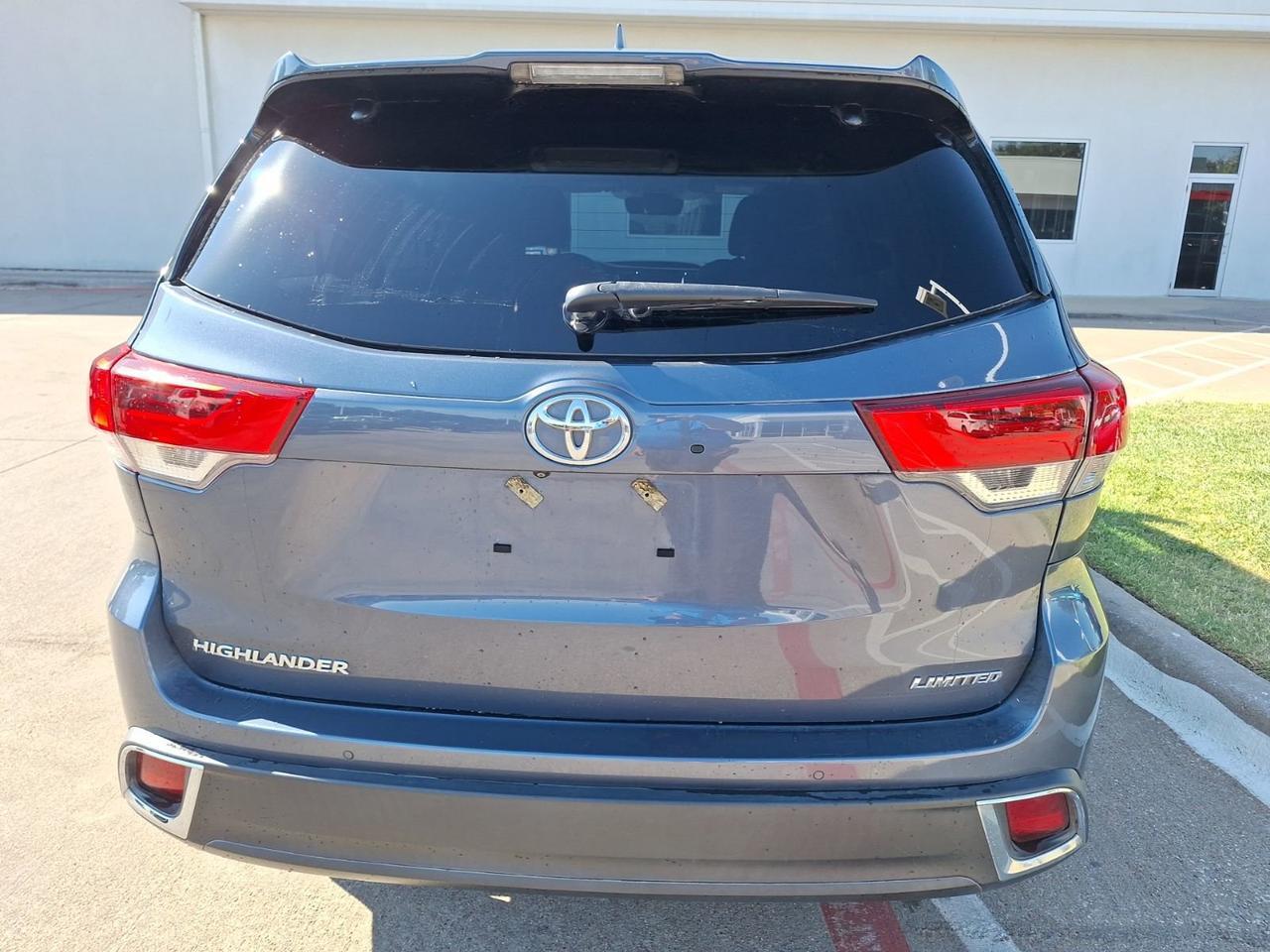 2019 Toyota Highlander Limited Hurst TX