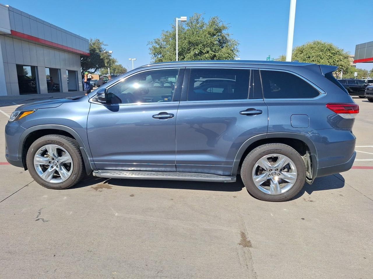 2019 Toyota Highlander Limited Hurst TX