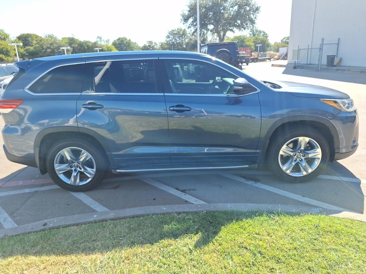 2019 Toyota Highlander Limited Hurst TX