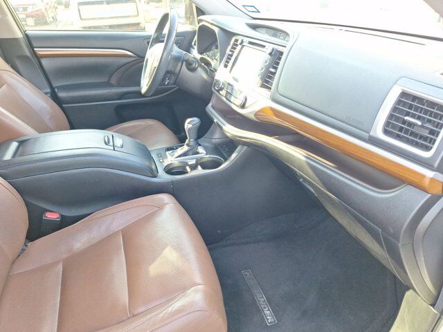 2019 Toyota Highlander Limited Hurst TX