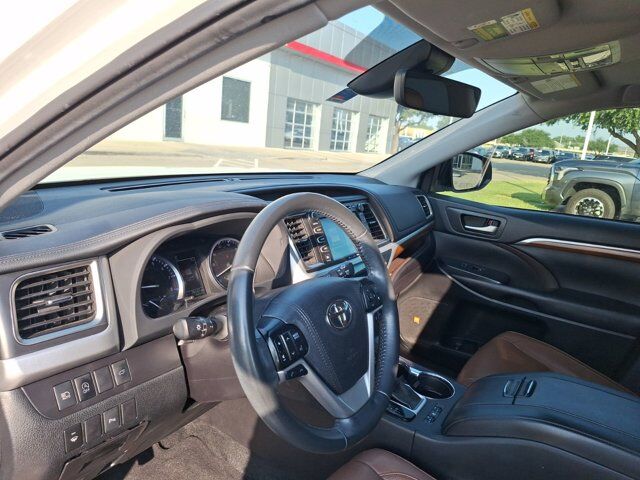 2019 Toyota Highlander Limited Hurst TX