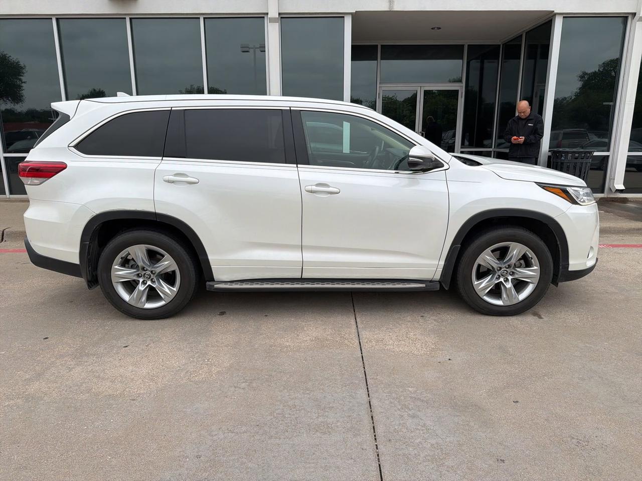2019 Toyota Highlander Limited Hurst TX