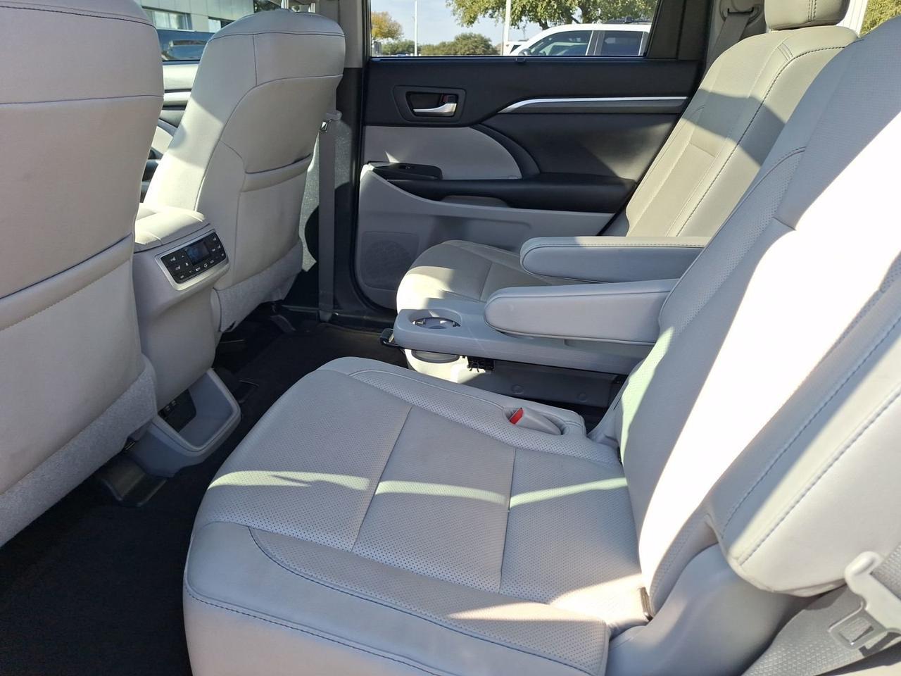 2019 Toyota Highlander Limited Platinum Hurst TX